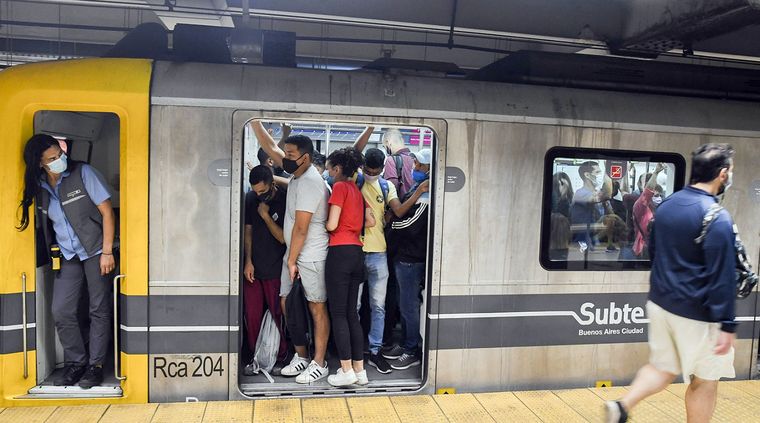 Los subtes reanudaban el servicio tras el paro de dos horas. Foto: TELAM