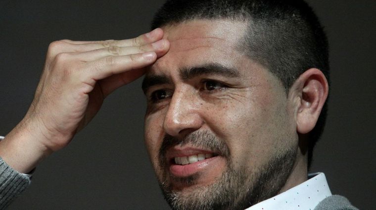 Riquelme podría cumplir uno de sus deseos al sumar a un jugador que fue ofrecido a Boca de manera sorpresiva.