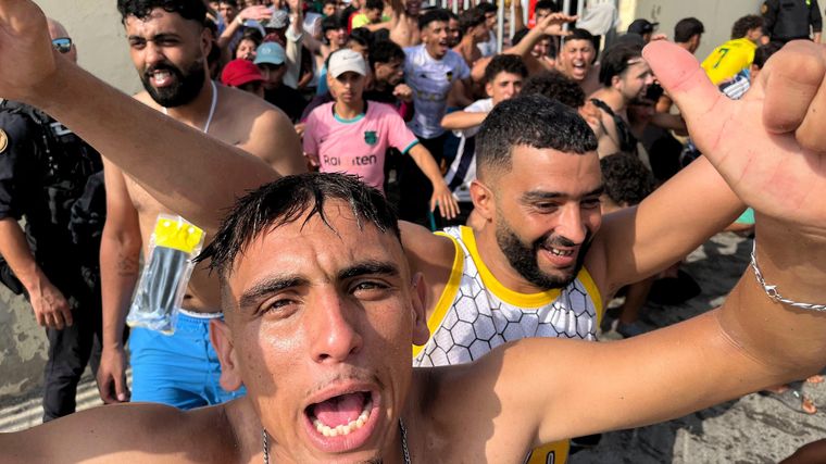 Aseguran que entre 1.500 y 3.000 personas cruzaron de Marruecos a Ceuta en los últimos días.