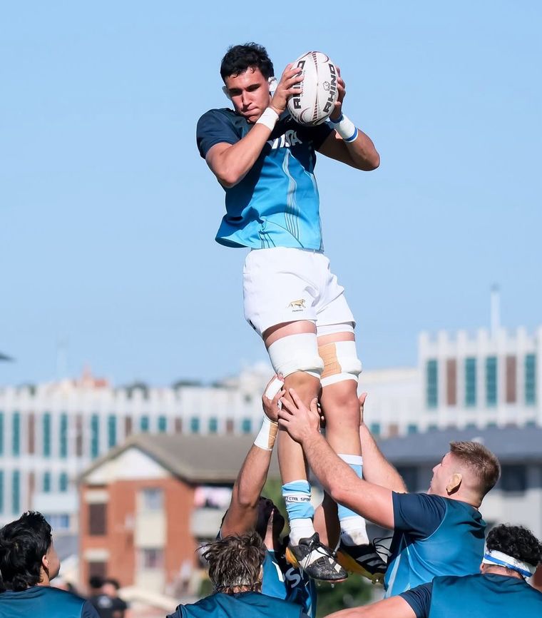 Tomás Duclos (foto), Alvaro García Iandolino, Jerónimo Llorens, Jerónimo Otaño y Juan Ignacio Rodríguez son los mendocinos que sueñan con jugar el Mundial con Los Pumitas. Tomás Duclos (foto), Alvaro García Iandolino, Jerónimo Llorens, Jerónimo Otaño y Juan Ignacio Rodríguez son los mendocinos que sueñan con jugar el Mundial con Los Pumitas.