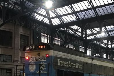 MDZol | Tren Solidario en Constitución antes de ser cargado con las donaciones para Bahía Blanca Foto: Paula Bressi/MDZ