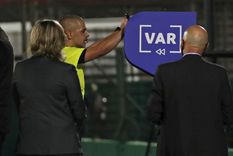 Aquino y el VAR perjudicaron deliberadamente a Chile. Foto: EFE