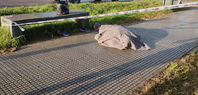 La mujer fue hallada muerta en la localidad de Melchor Romero, La Plata. 