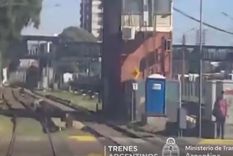 video: el impresionante momento en el que un maquinista salva a un chico video: el impresionante momento en el que un maquinista salva a un chico