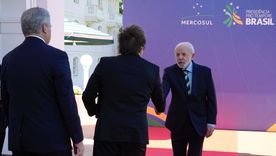El frío saludo de Javier Milei y Lula da Silva en la última cumbre del Mercosur en Foz de Iguazú. El frío saludo de Javier Milei y Lula da Silva en la última cumbre del Mercosur en Foz de Iguazú.