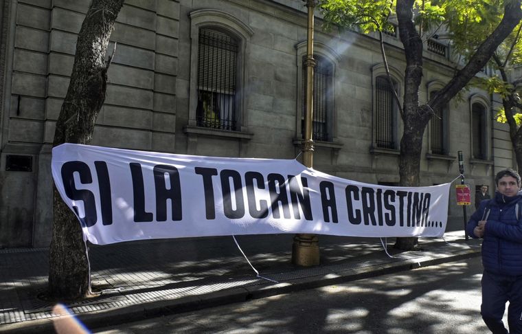 El ataque que sufrió la vicepresidenta el jueves a la noche generó gran debate en los ciudadanos Foto: Telam
