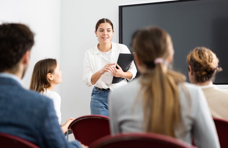 Estudiar idiomas se volvió una inversión estratégica para quienes buscan crecer en empresas internacionales, según la inteligencia artificial.