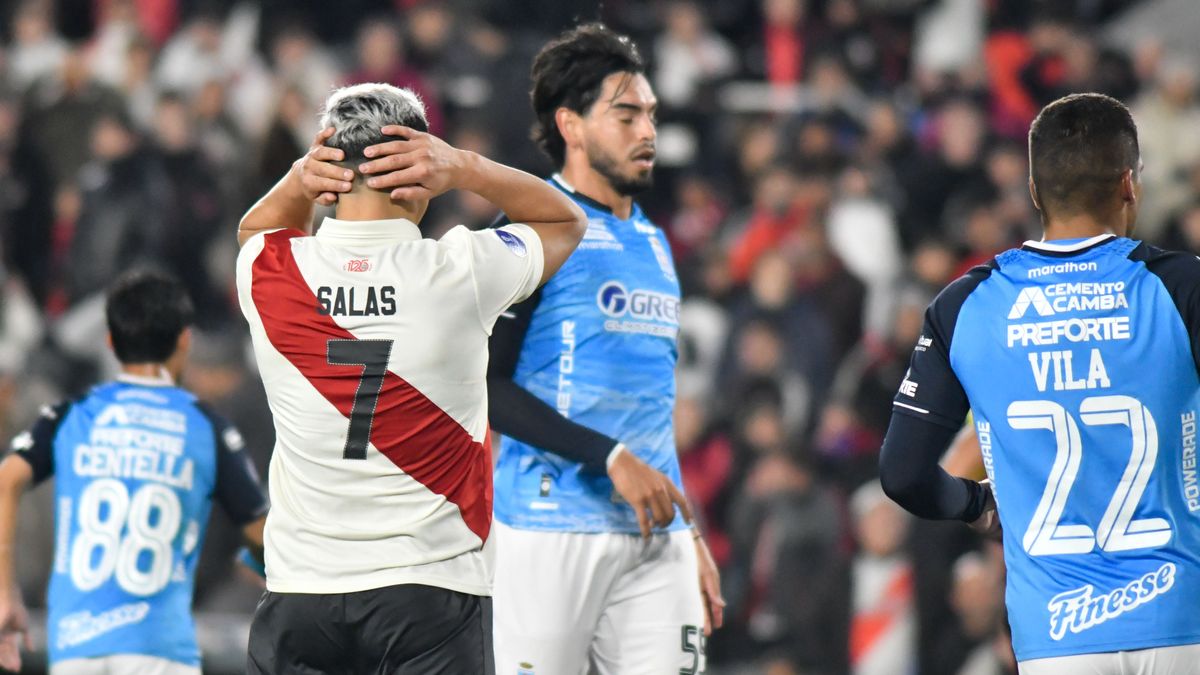 En vivo: River empata 0-0 ante Blooming, Maxi Salas erró un penal y se fue silbado al entretiempo