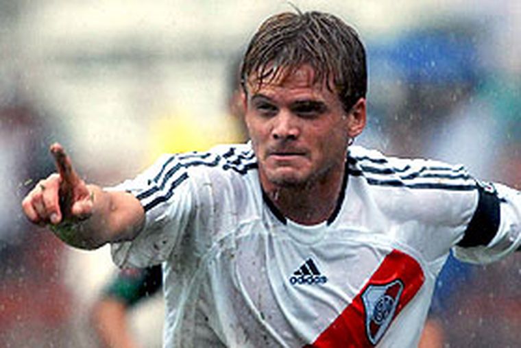 Nasuti o tiene la idea de emigrar si no consigue jugar seguido con la camiseta “millonaria”.