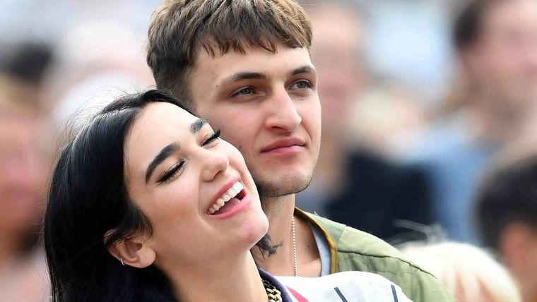 Los alarmantes mensajes de Anwar Hadid, el ex de Dua Lipa, tras el nuevo romance de la artista Dua Lipa y Anwar Hadid mantuvieron una relación amorosa en el pasado. Foto: Getty Images
