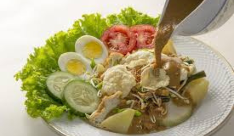 Explora la riqueza de Indonesia con gado-gado casero Foto: Dreamstime