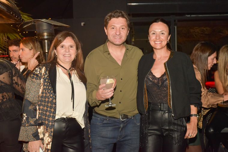 Marcela Arizu, Marcos Arizu y María Celeste Álvaro. Marcela Arizu, Marcos Arizu y María Celeste Álvaro.