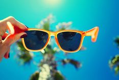 LIMPIAR GAFAS DE SOL Foto: SHUTTERSTOCK