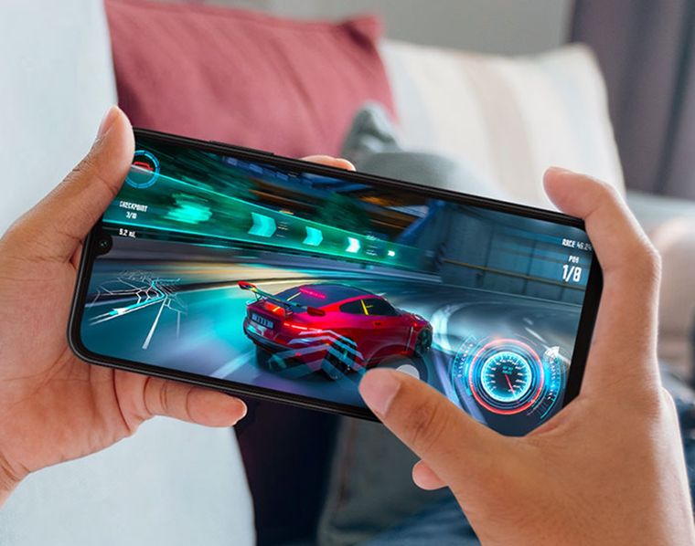 Pantalla de 6,7 pulgadas, perfil delgado de 8 mm y colores para elegir sin pagar extra. Pantalla de 6,7 pulgadas, perfil delgado de 8 mm y colores para elegir sin pagar extra.