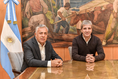 Alfredo Cornejo y Luis Caputo rubricaron el acuerdo en el que, entre otras cosas, se establece que Mendoza renuncia a dos juicios.