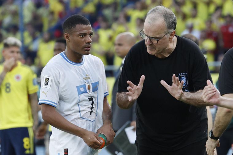 Nicolás de la Cruz y Marcelo Bielsa Foto: EFE