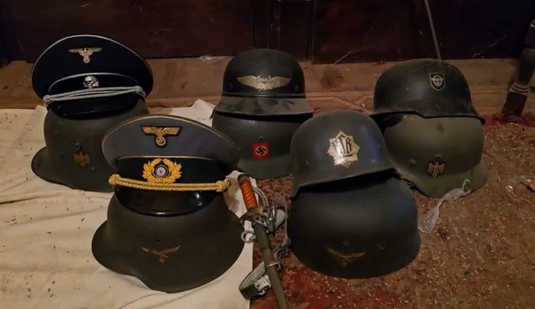 Incautaron armas militares y elementos con simbología nazi en la casa de un jubilado en Flores.