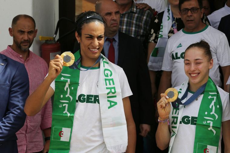 La boxeadora Imane Khelif presentó una denuncia tras la medalla. Foto: EFE