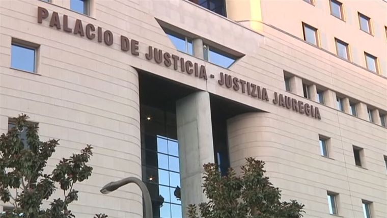 Un Tribunal absolvió a un hombre que embarazó a su hijastra porque ella declaró que lo violó