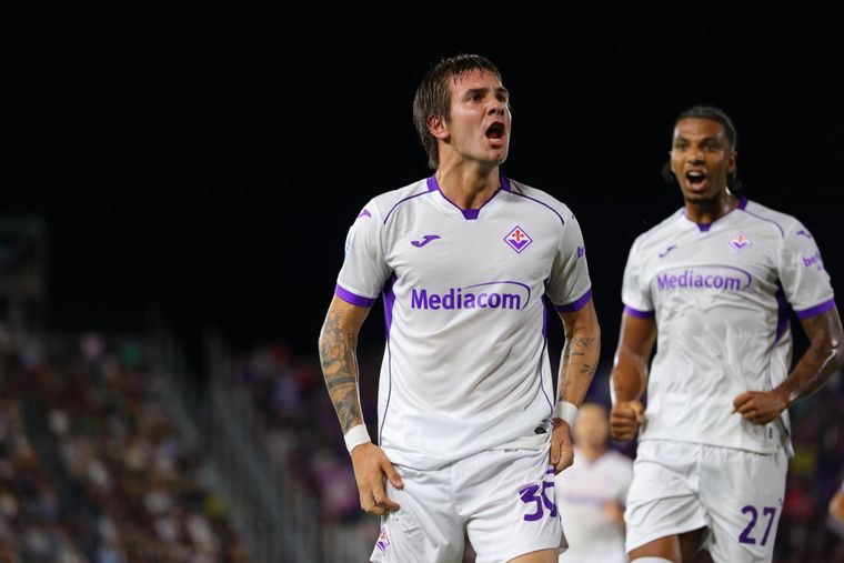 Mastantuono marcó tres goles en la victoria de Fiorentina ante Venezia.