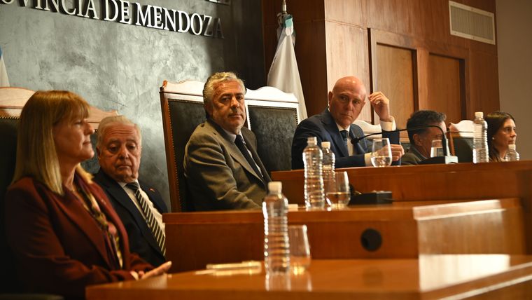 Norma Llatser, Julio Gómez (presidente del Consejo de la Magistratura), Alfredo Cornejo, Dalmiro Garay, Omar Palermo y Teresa Day.