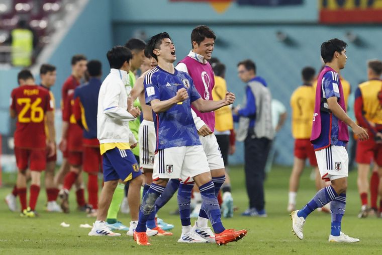 Japón derrotó 2-1 a España y finalizó como líder del Grupo E, del cual quedó afuera Alemania. Foto: EFE