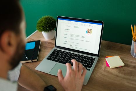 Realizar el CV con estos consejos podrá ser mucho más visible para reclutadores de trabajo.