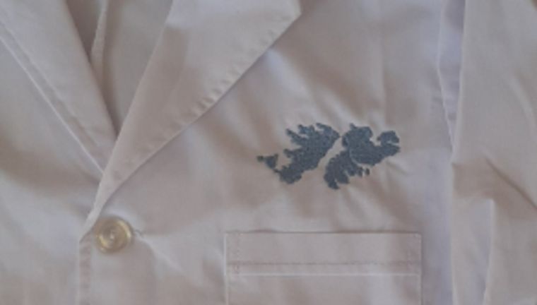 Un niño pidió que le borden las islas Malvinas en su guardapolvos y su pedido conmovió a todos. Foto: Captura Twitter