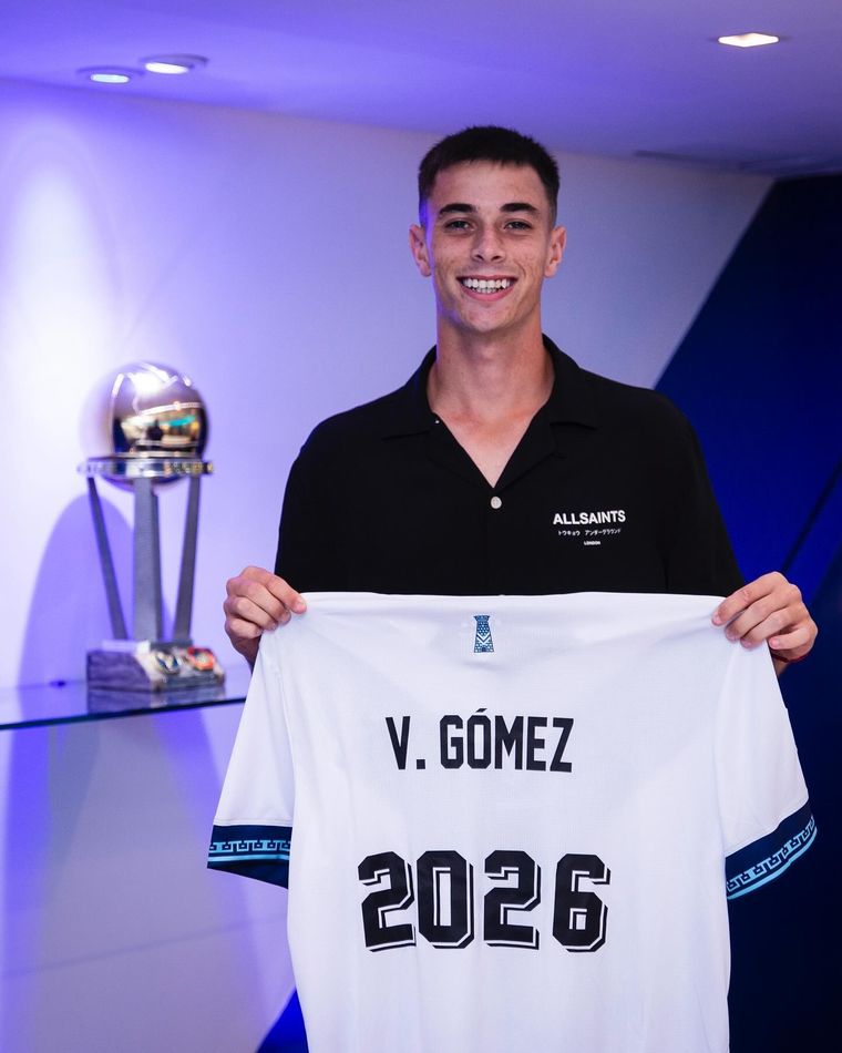 Gómez no se fue de Vélez y River busca la manera de contratarlo.