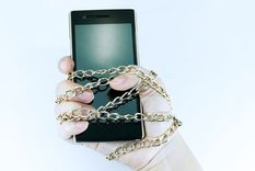 ¿Estás pendiente de tu móvil a cada rato? Foto: GETTY IMAGES