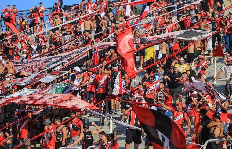 Deportivo Maipú, uno de los representantes del fútbol mendocino, atraviesa un panorama complejo por los hechos de público conocimiento. Deportivo Maipú, uno de los representantes del fútbol mendocino, atraviesa un panorama complejo por los hechos de público conocimiento.