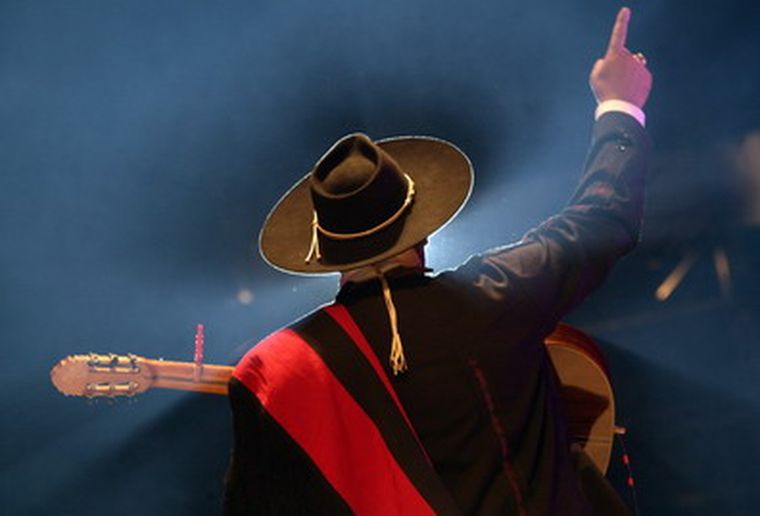 La silueta inconfundible del folclorista salteño. Foto: Gentileza / Munic. Tunuyán