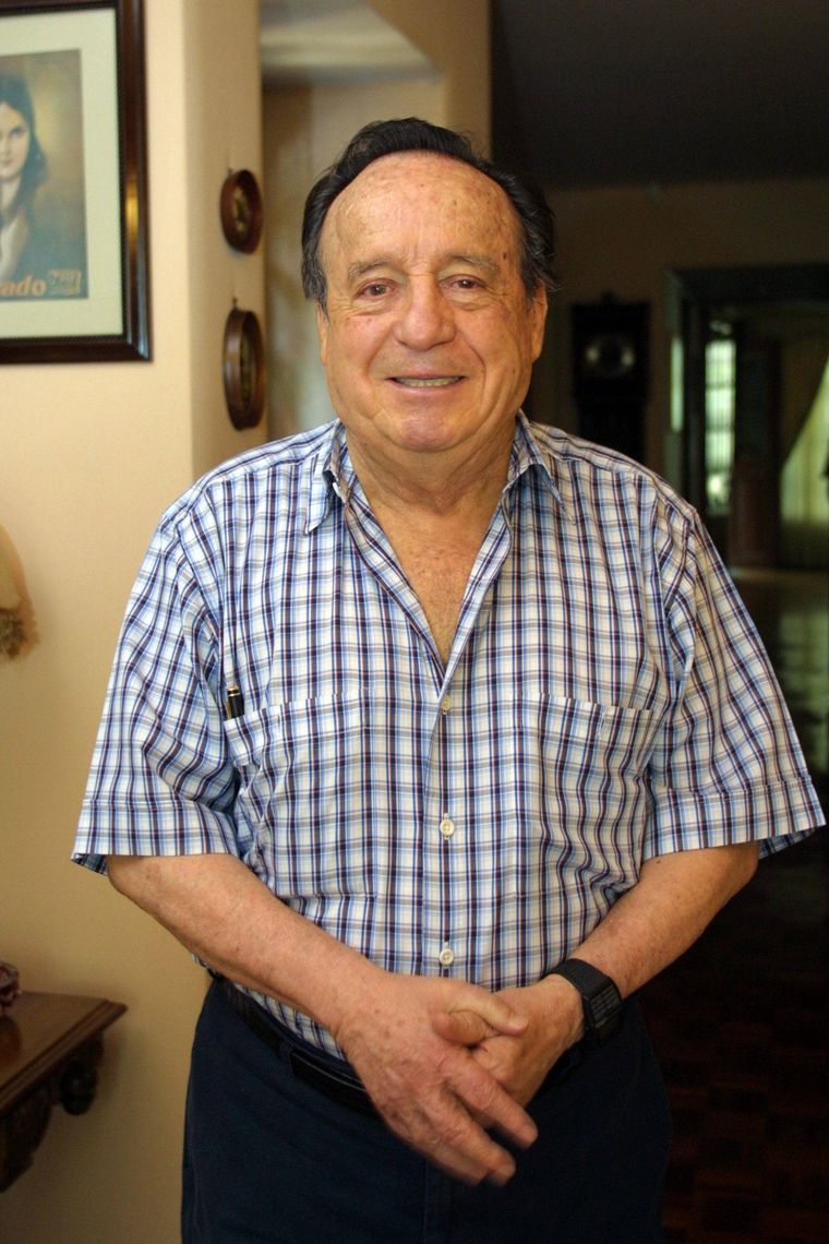 Foto: https://www.elpais.cr/2014/11/28/chespirito-el-hombre-que-lucho-por-mantener-vivo-al-nino-que-tenemos-dentro/