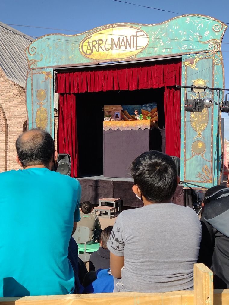 El trailer fue equipado como una sala de teatro. Foto: Ezequiel Yasar