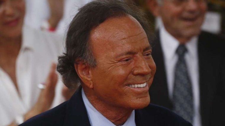 Foto: https://tn.com.ar/sociedad/2021/09/23/julio-iglesias-cumple-78-anos-algunas-curiosidades-sobre-el-cantante-que-vendio-mas-discos-en-la-historia/
