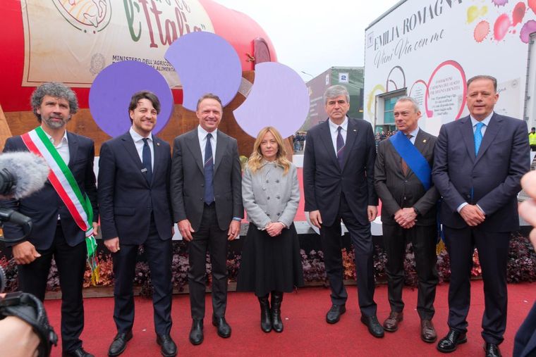 Giorgia Meloni presente en la feria del vino más importante de Italia.&nbsp;