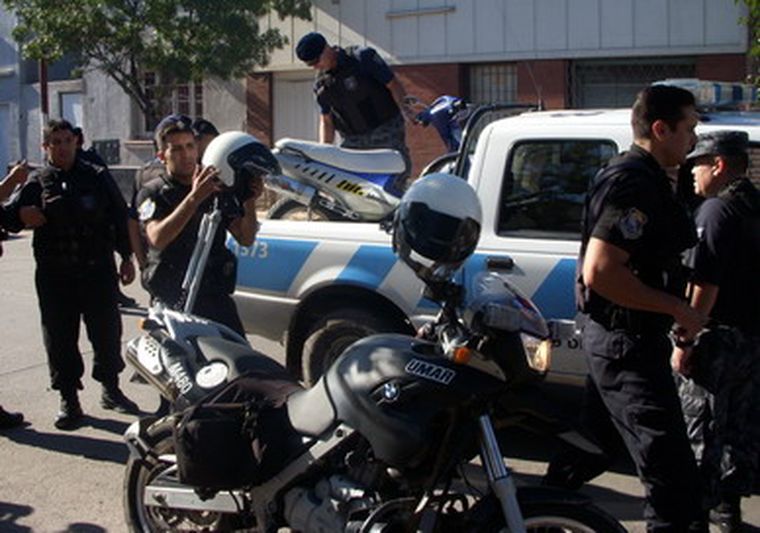 Si Ciurca concreta su idea, los policías deberán identificarse. Foto: MDZ