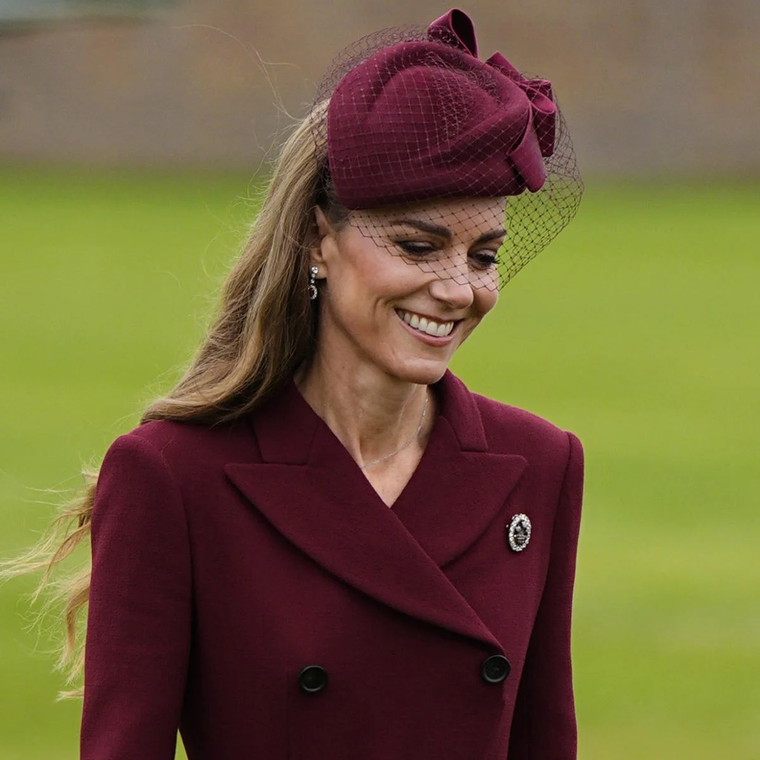 El look monocromo de Kate Middleton que deslumbró en Windsor. El look monocromo de Kate Middleton que deslumbró en Windsor.