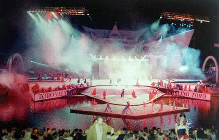 Con innovaciones técnicas y una fuerte presencia artística, la fiesta mayor mostró una nueva cara de Mendoza. Con innovaciones técnicas y una fuerte presencia artística, la fiesta mayor mostró una nueva cara de Mendoza.