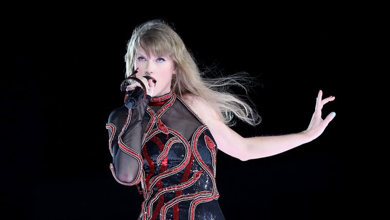 Foto: https://www.elle.com/culture/celebrities/a43600211/taylor-swift-joe-alwyn-breakup-4-new-outfits-tampa-show-details/