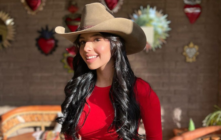 Sin dudas, Ángela Aguilar nos inspira con sus atuendos casuales y cómodos para distintos momentos. Foto: Instagram @angela_aguilar_