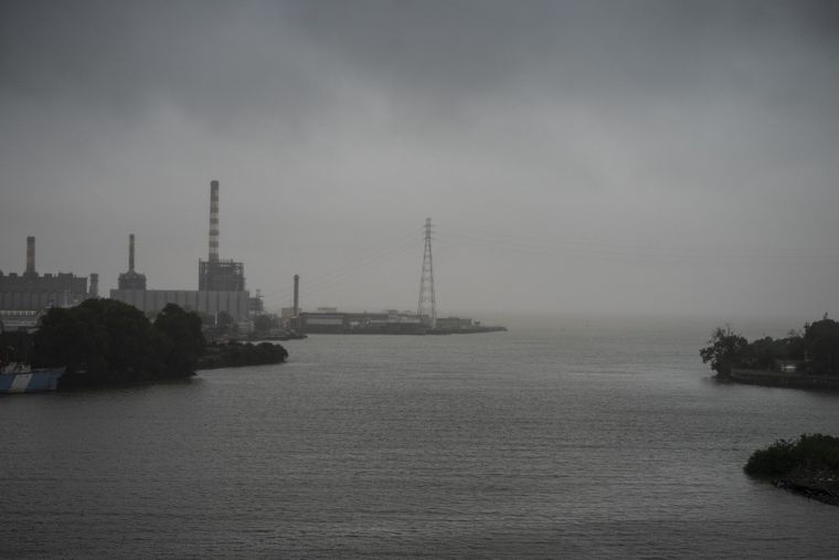 Las imágenes más impactantes de la niebla en el puerto bonaerense. Las imágenes más impactantes de la niebla en el puerto bonaerense.