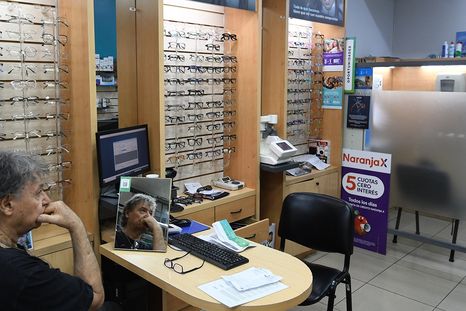 Uno de los rubros en lo que Banco Nación ofrece descuentos es en ópticas adheridas Foto: ALF PONCE MERCADO / MDZ Uno de los rubros en lo que Banco Nación ofrece descuentos es en ópticas adheridas Foto: ALF PONCE MERCADO / MDZ