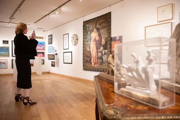 La colección privada puede verse en el Museo Carlos Alonso.
