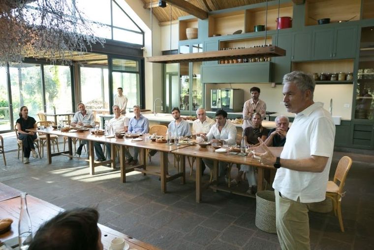 Martín Varsavsky en una charla distendida y enriquecedora con un grupo de empresarios mendocinos Martín Varsavsky en una charla distendida y enriquecedora con un grupo de empresarios mendocinos