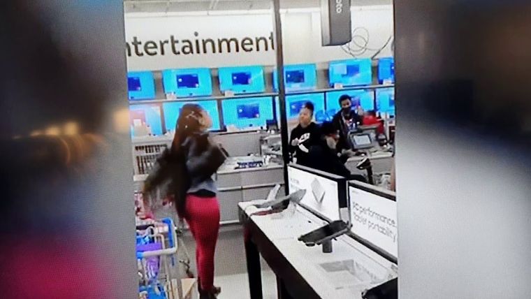 Las mujeres pelearon por una Play 5 y una quedó inconsciente