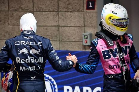 El saludo entre Franco Colapinto y Max Verstappen tras la carrera en Las Vegas. El saludo entre Franco Colapinto y Max Verstappen tras la carrera en Las Vegas.