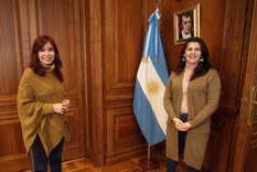 La intendenta de Moreno, Mariel Fernández, junto a Cristina Fernández de Kirchner.