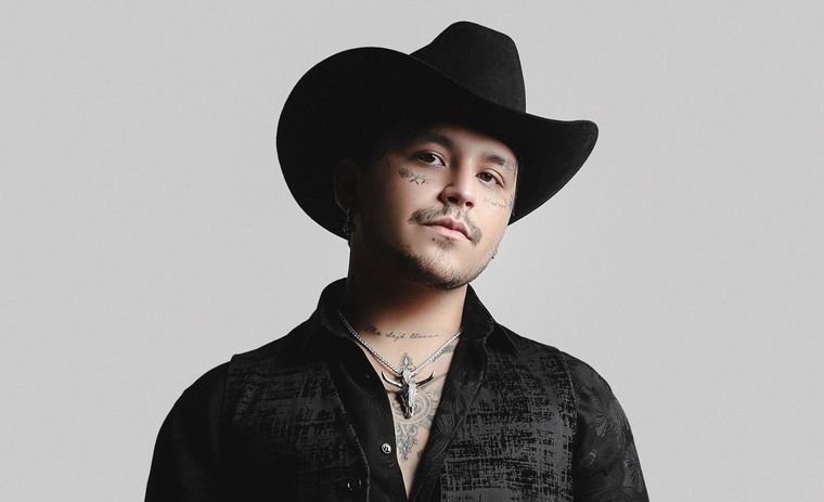 Según Mhoni Vidente, Christian Nodal volverá a estar soltero.