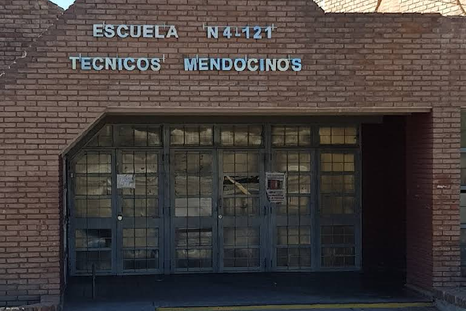 Escuela donde se desató el pánico en Guaymallén.